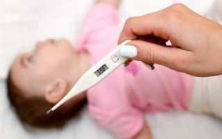 После прививки у ребенка поднимается температура: нормально ли это?