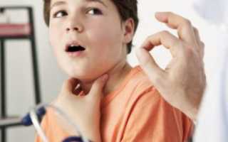 Красное горло и высокая температура у детей: основные причины и особенности лечения